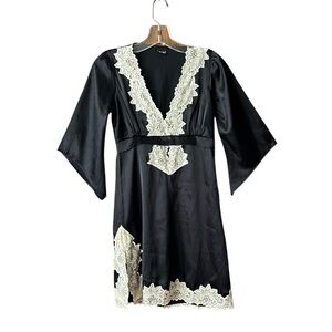 VTG. Fredrick’s of Hollywood Kimono Sleeve Lace trimmed Mini Dress. SZ.XS